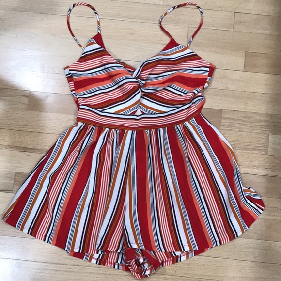 - Romper - Picture 3 of 10